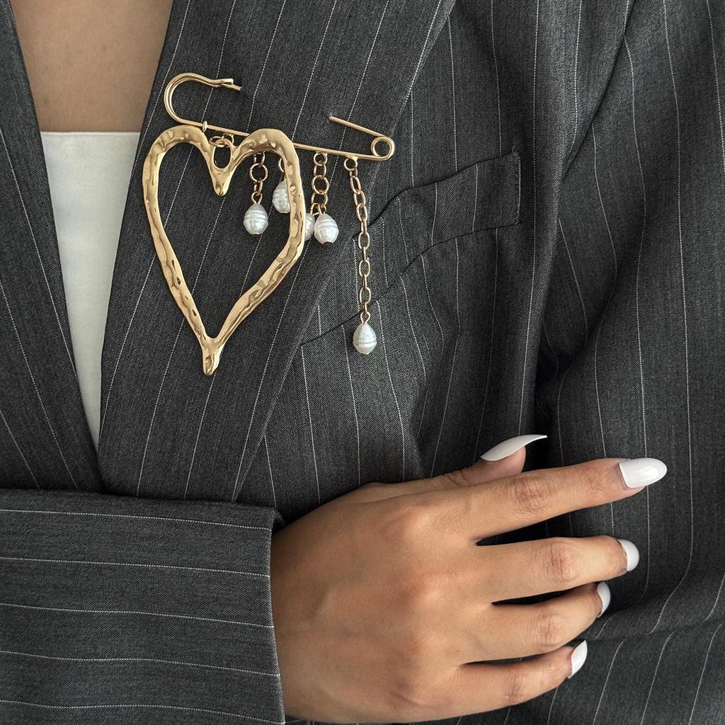 Exaggerated French Lava Heart Brooch with Pearl Tassel Chain