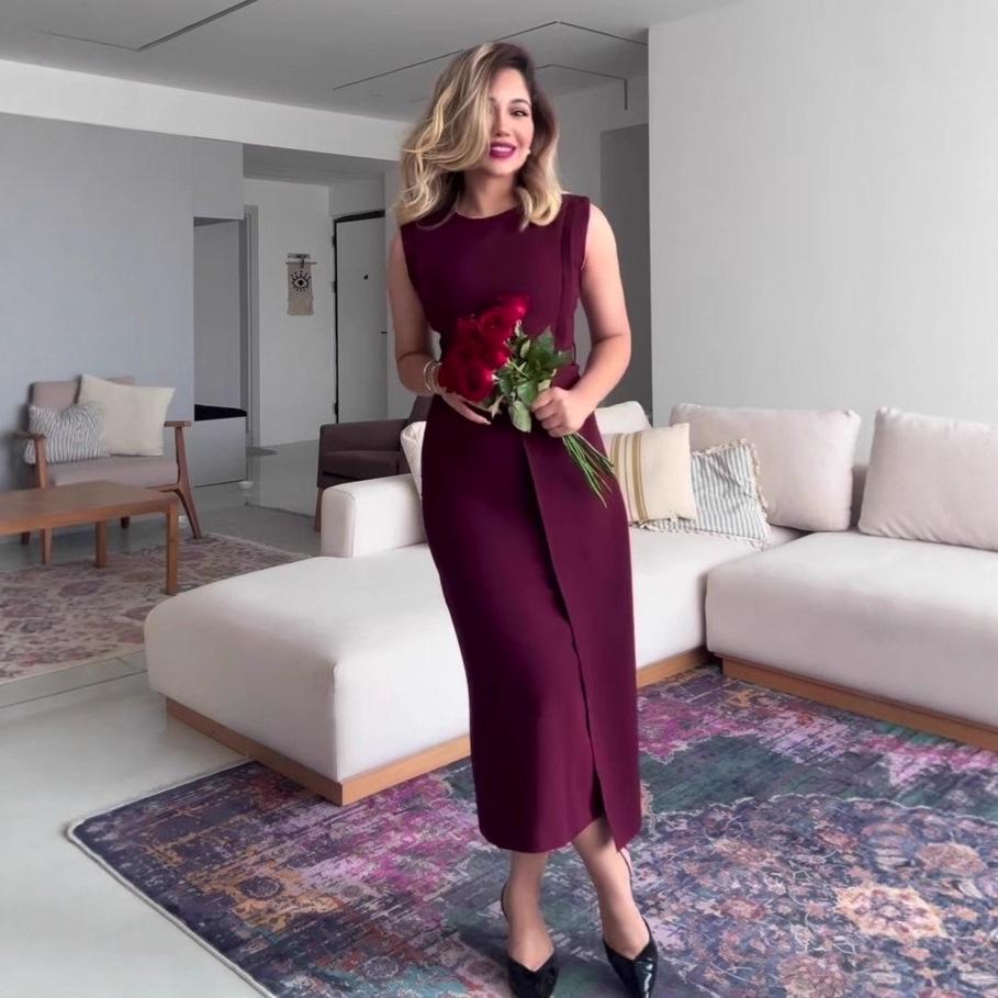 

Women s Solid Color Slimming Slit Dress - 2025, Round Neck, Waist-Cinching, Sexy Fit S вина червоного кольору