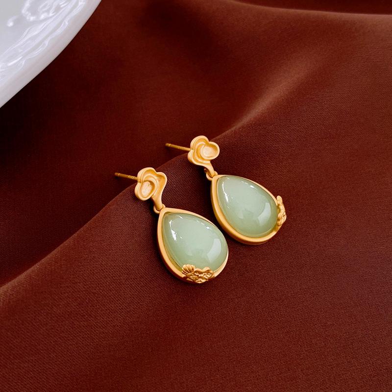 

Elegant Chinese Cloud Resin Teardrop Silver Needle Earrings for Women