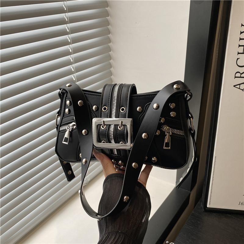 

Locomotive punk rivet belt bag locomotive style shoulder armpit bag retro bag female messenger bag tide чёрный