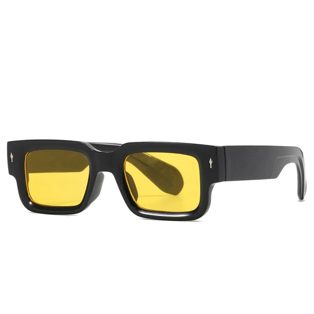 Occhiali da Sole Quadrati Retrò da Uomo per Donna Vintage Lusso Borchie Designer Occhiali da Sole Moda Lenti Arrow UV400 Occhiali