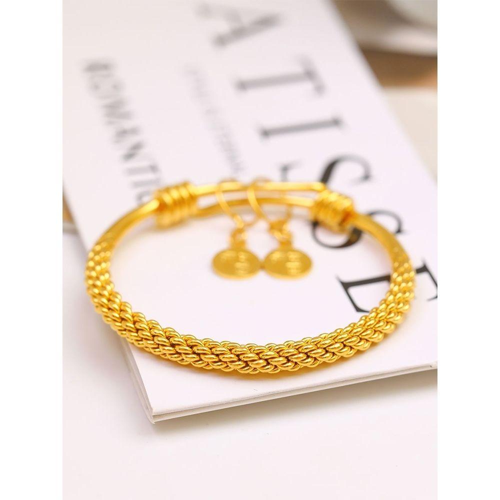Goldfarbenes, süßes Osmanthus-Twist-Armband in klassischer, einfacher Twist-Push-Pull-Optik mit hohem Tragekomfort.