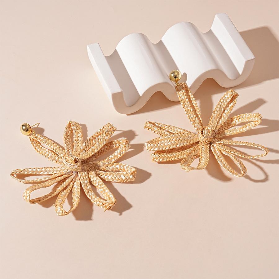 Bohemian hand-woven flower silver needle European and American summer vacation style high-end exaggerated earrings