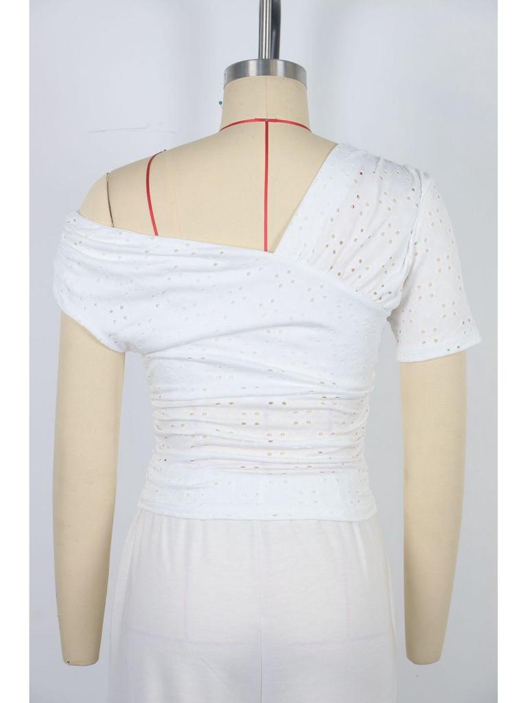 European One-Shoulder Polka Dot Slim T-Shirt with Slanted Neck and Hollow Design