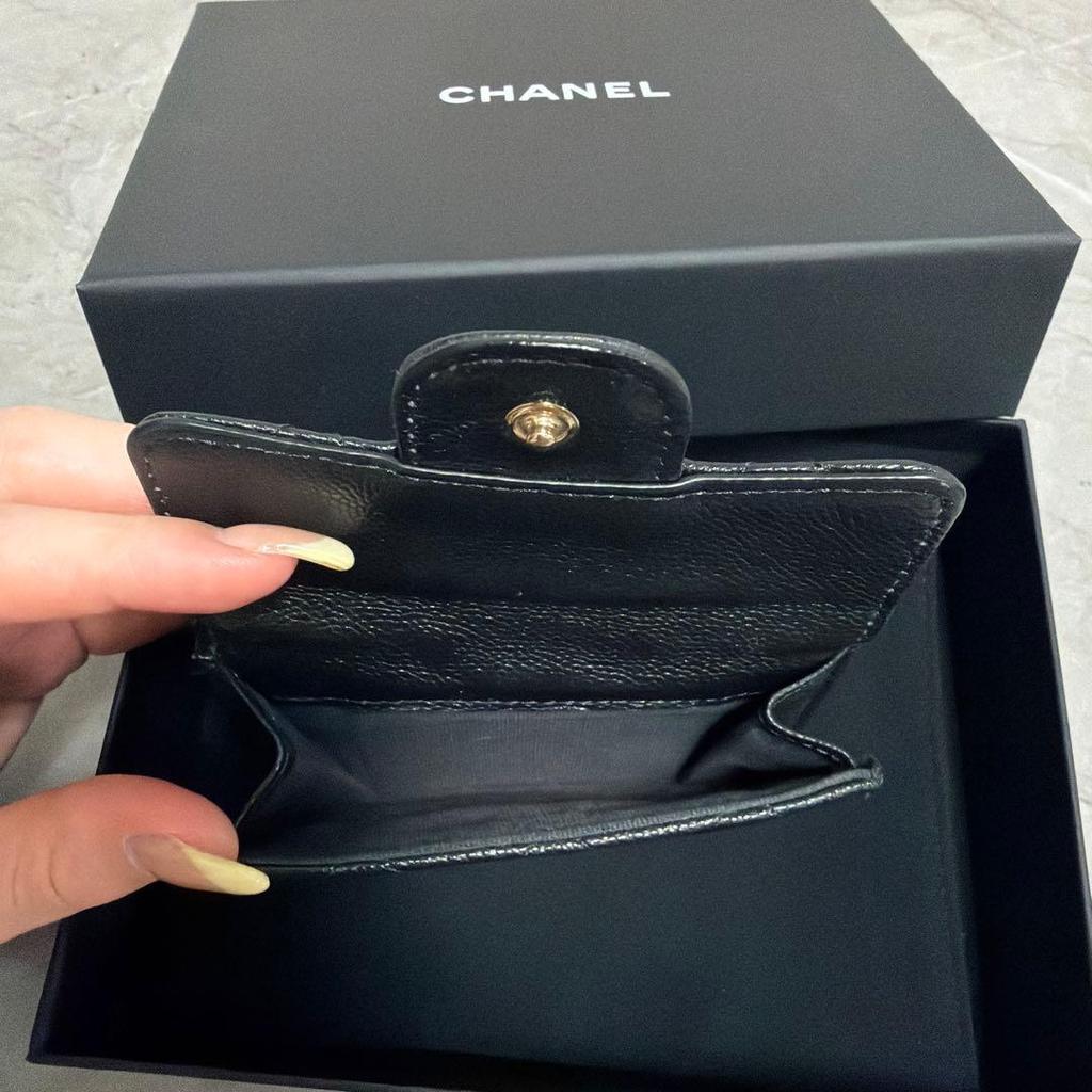 Used Gold Hardware, Caviar Skin, CHANEL, Black, Tri-fold Wallet, Used by a Woman