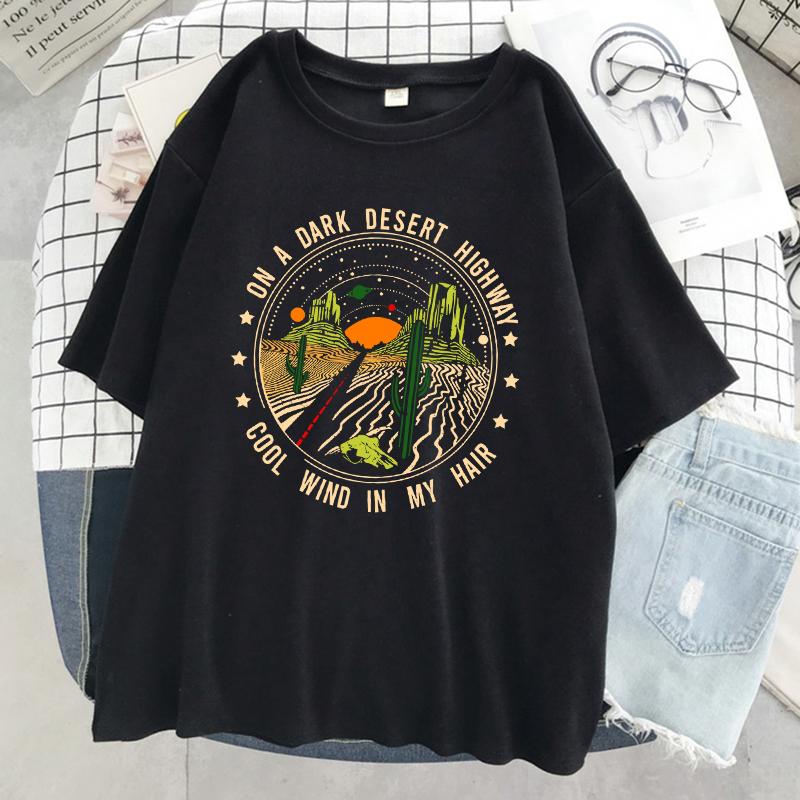 På en mörk ökenmotorväg sval vind i mitt hår dam t-shirt bomull t-shirts vardaglig mjuk t-shirt kläder sommar gata kort ärm