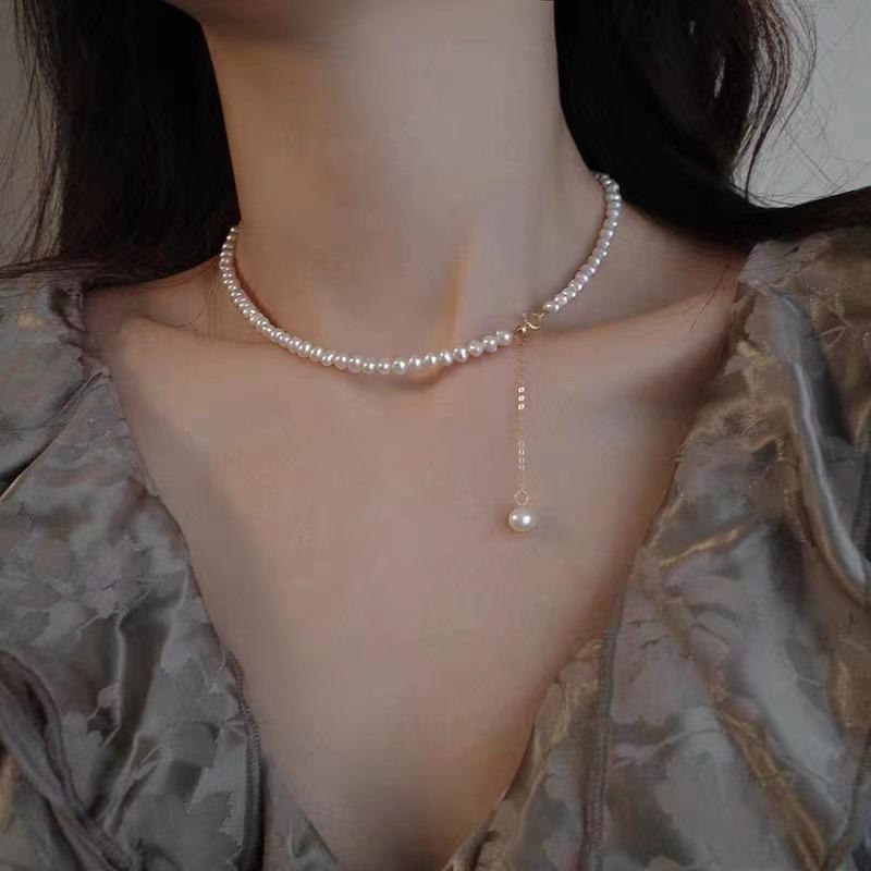 

Classic Fashion Pearl Collarbone Necklace, Light Luxury Women s Niche Design Necklace, New Simple and Elegant Choker Pearl collarbone necklace