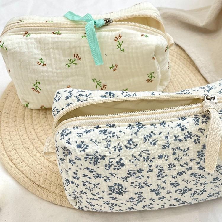 53174 Blue Begonia Large-Capacity Makeup & Toiletry Travel Bag