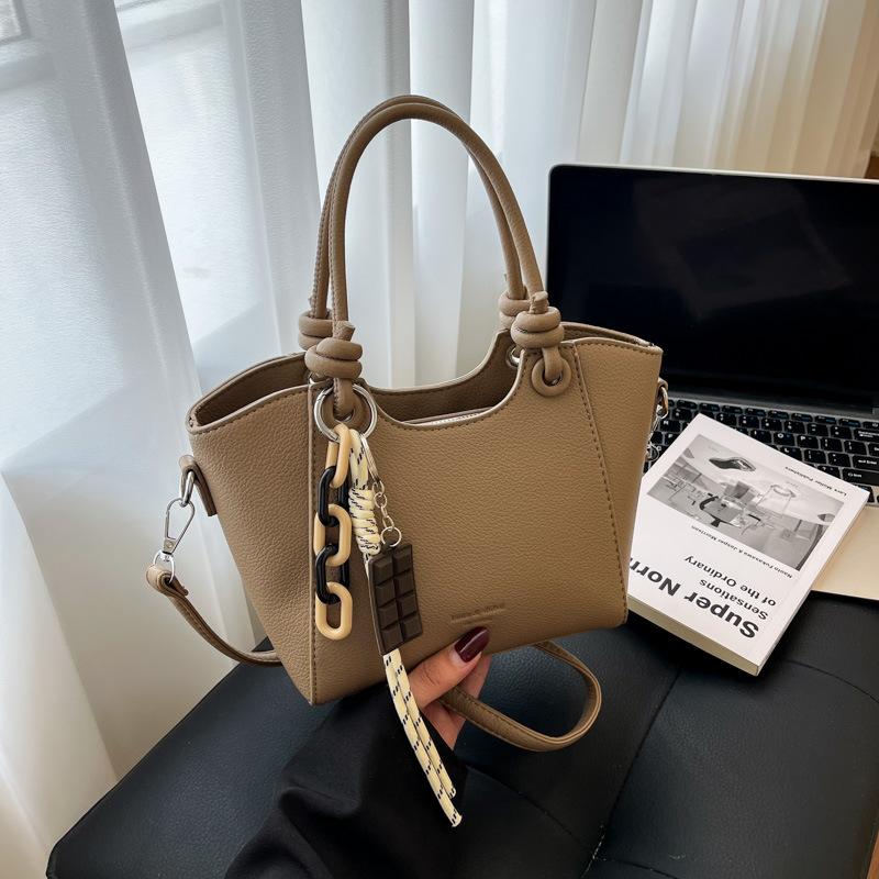 2025 New Early Autumn Popular Bucket Bag Premium Commuter Shoulder Crossbody Bag Niche Design Hand Bag Women