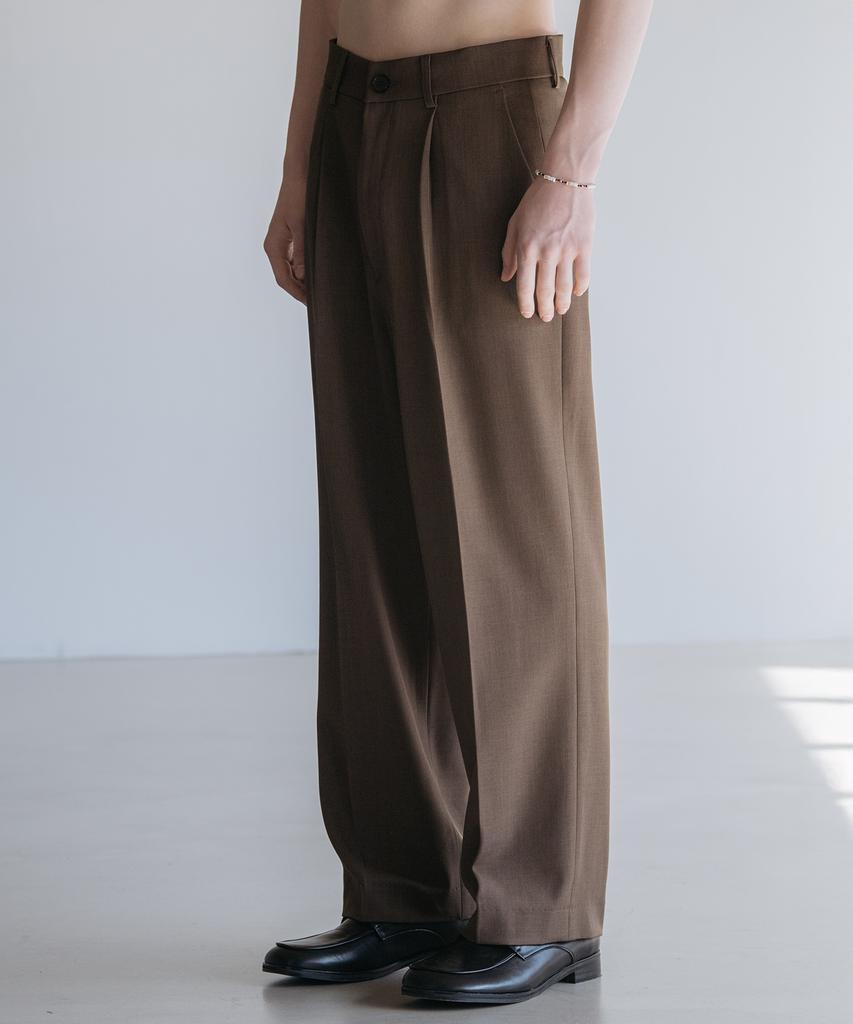 Dekkoloso Cier One-Pleat Semi-Wide Slacks [Brown]