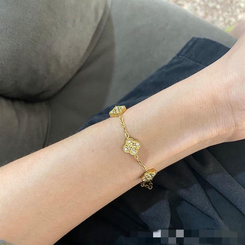 Women's Versatile Titanium Steel Four-Leaf Clover Bracelet - Washable, Non-Fading, Light Luxury Hand Accessory for European and American Trends