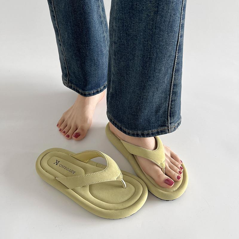 Fashion and lightweight black thick-soled heightening flip-flops women's summer wear high-end cool slippers