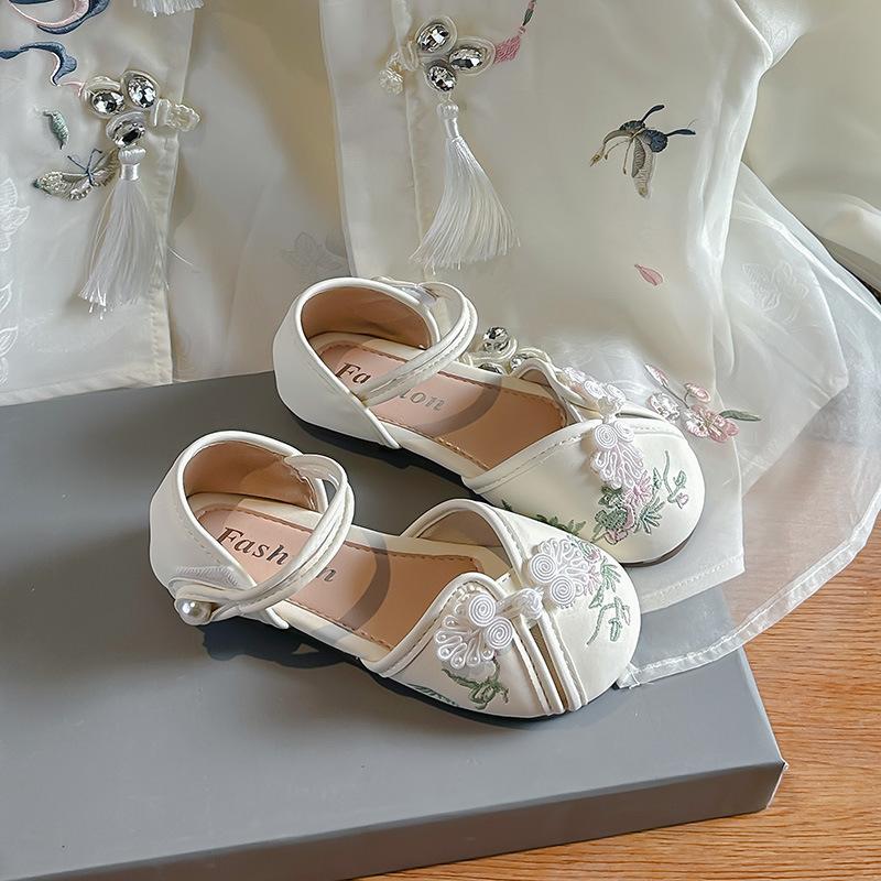 

Girls Half Sandals Hanfu Chinese Style Embroidered Kids Leather Shoes for Summer 2025 Children Princess Shoes Sweet Soft Sole 23 бежевый