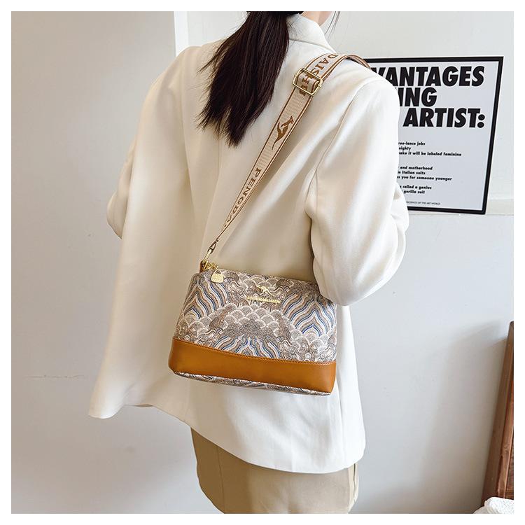 Women's Bag Retro Style Bag Women's Commuter Fashion Printed Versatile Texture Women's Shoulder Messenger Bag