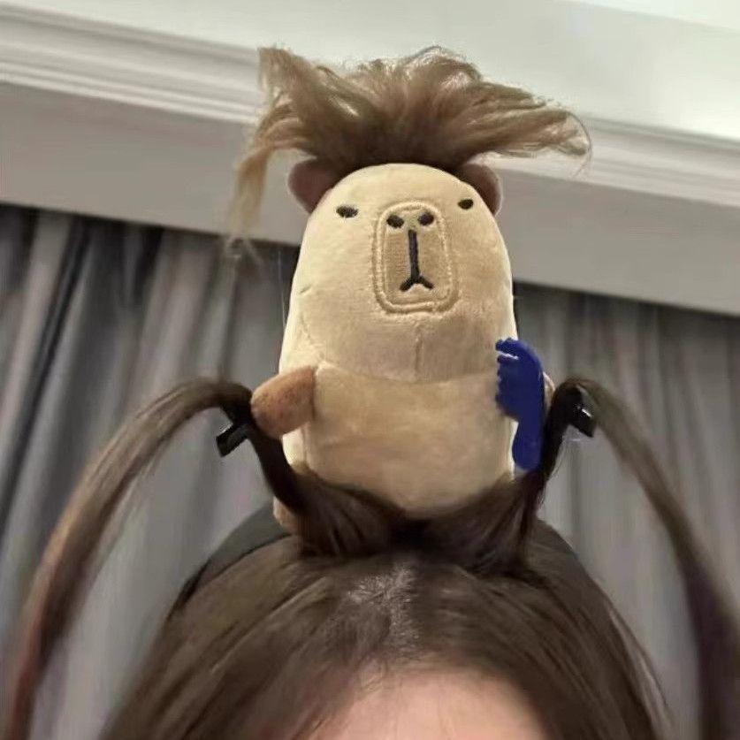 

Мила Капібара Плюшева Пов язка на Голову та Заколка Фігурка