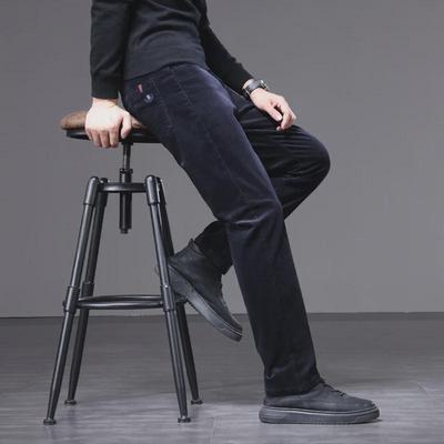 Klassische Herrenhose aus Cord mit fünf Taschen und Stretch, schmale Business- und Freizeithose