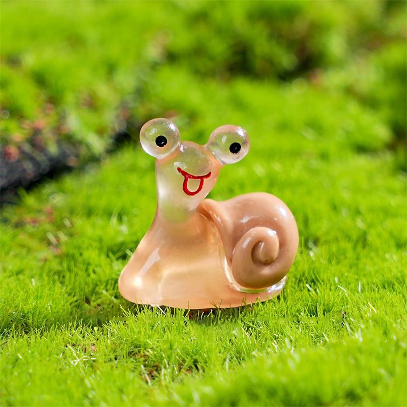 10PCS/Bag Cute Colorful Mini Luminous Snail Micro Landscaping Ornaments Figurine Decorations Glow In The Dark Car Home Ornaments