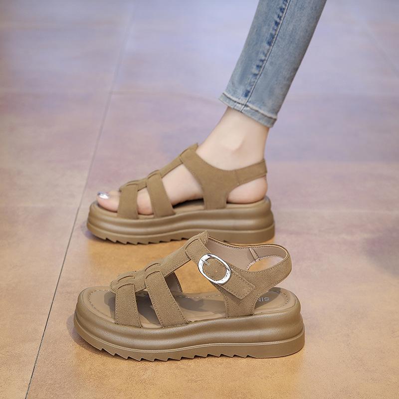 Stepping on shit Roman sandals women's 2025 new versatile and comfortable summer outer wear thick-soled soft-soled beach shoes women