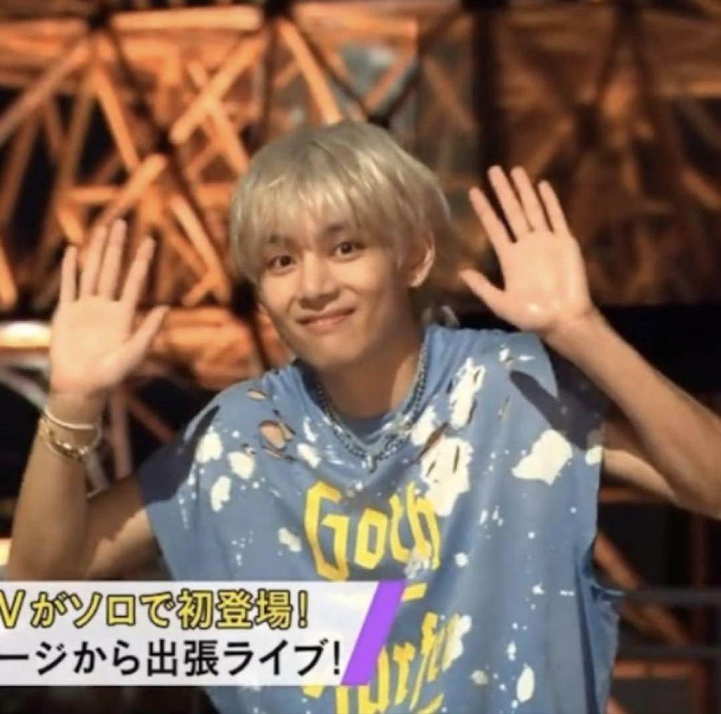 [USED] BTS V wears DSQUARED2 T-shirt, size XS