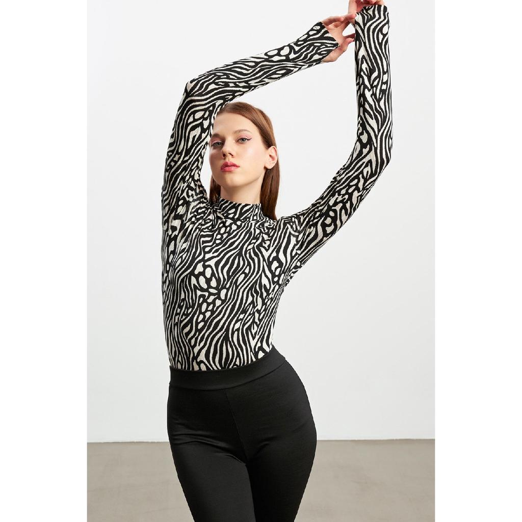 Schwarzer Damen-Body mit Fingerdetail