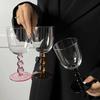 Dreifachperlenbecher mit hohem Fuß Kreative Buntglas-Kelche Kontrastfarbige Weingläser Schlichte Heim-Trinkbecher Personalisierte Geschenke