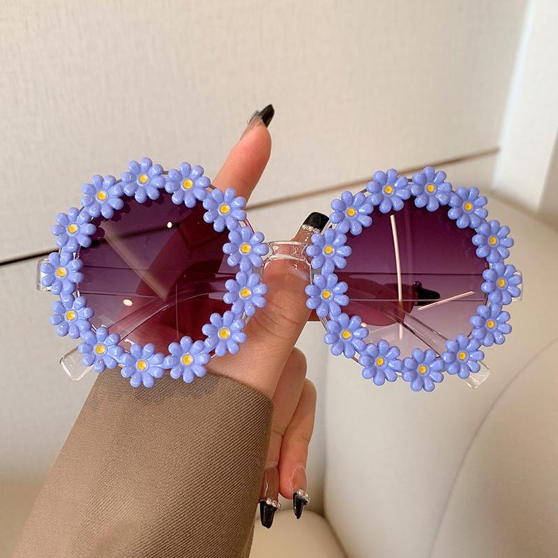 Retro Special Round Daisy Flower Sunglasses Woman Vintage Fashion Brand Female Eyewear Party Travelling UV Shades