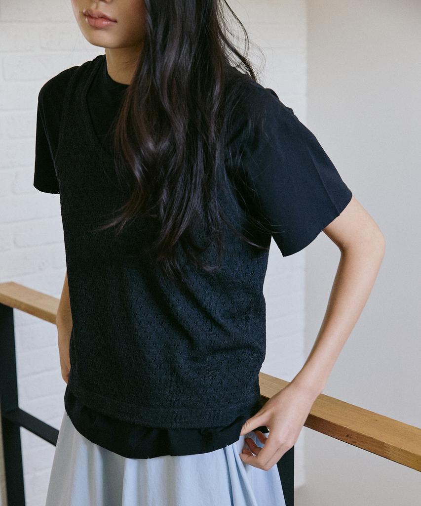 Peulob Scallop Knit Top Black