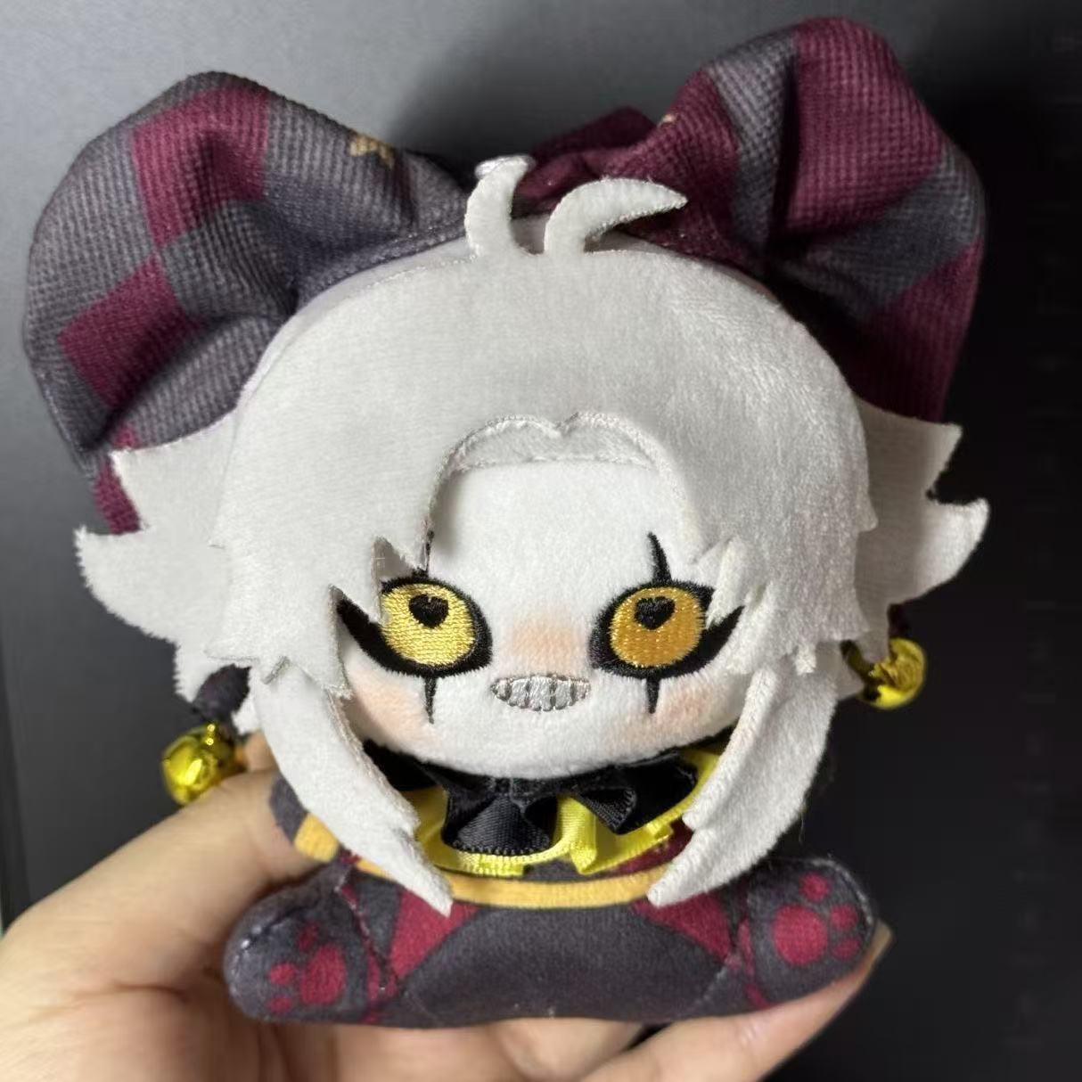 Új 10 cm-es Freak Circus Bohóc Plüss Medál Bohóc Pierrot Harlequin Baba Vicces Zöld Bohóc Jelmezbe Öltöztetős Baba Medál Gyerek Ajándékokhoz 10cm