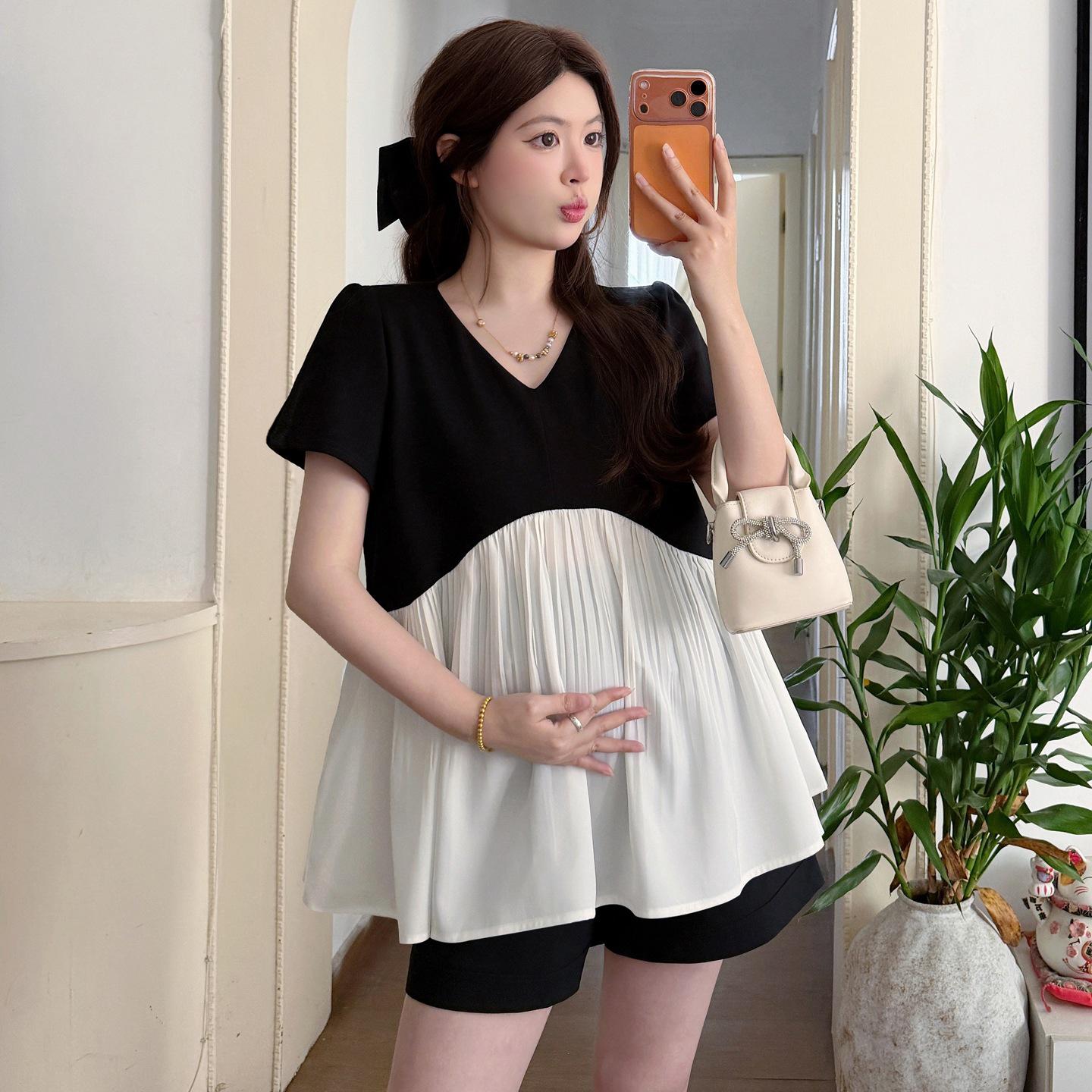 2026 Summer V-neck Pleated Maternity Top, Slimming & Belly-Concealing Design XL