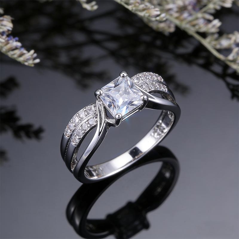 Fashionable women's simple and atmospheric square zircon ring with versatile temperament and high-end feel, party and banquet ring