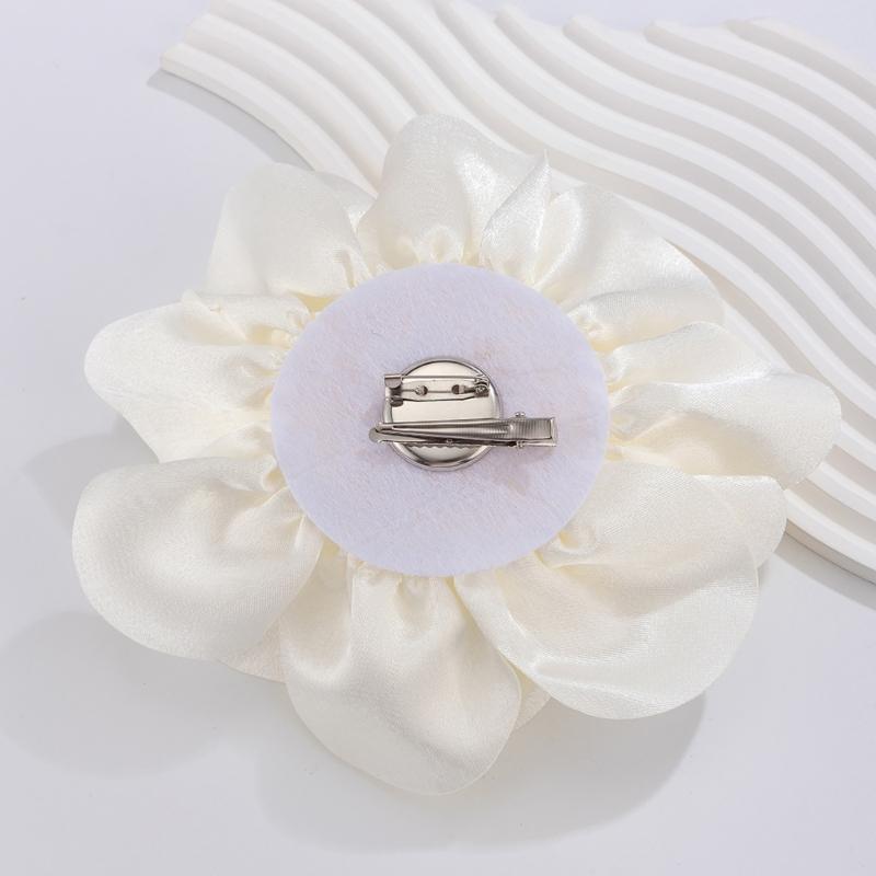 Stilvolle und praktische Stoffblumenbrosche Auffälliger Anstecker mit großer Blume Zarte Stoffblumenbrosche Nadel Accessoire