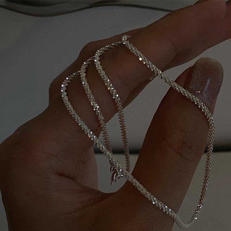 S925 Gümüş Işıltılı Köprücük Kemiği Kolyesi - Kadınlar İçin Minimalist Tasarım, Solmayan