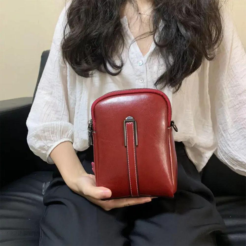 A Light Luxury and Fashionable Women's Crossbody Bag, A Retro High-end Oil-wax Leather Single-shoulder Small Bag