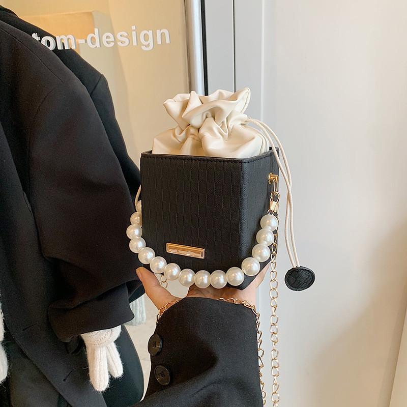 Trendy Black Casual Chain Shoulder Bag For Women 2024 Stylish Simple Square Design