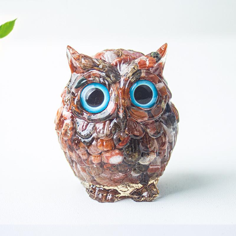 Uil als bureaudecoratie van kristalhars met glinsterende steentjes, ideaal als cadeau voor thuis of op kantoor.