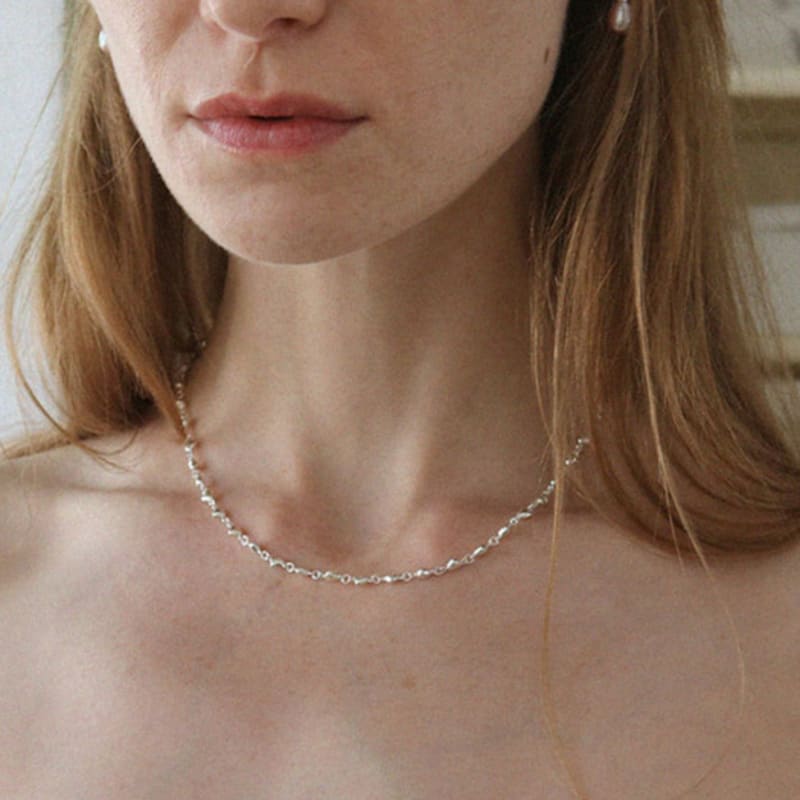 STUDIO LEIGH MINI HEART LINE NECKLACE