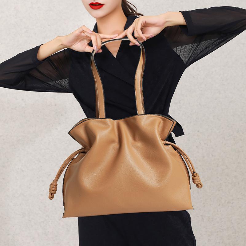 Premium large cowhide drawstring bucket bag, large capacity leather pleated cloud tote bag for women