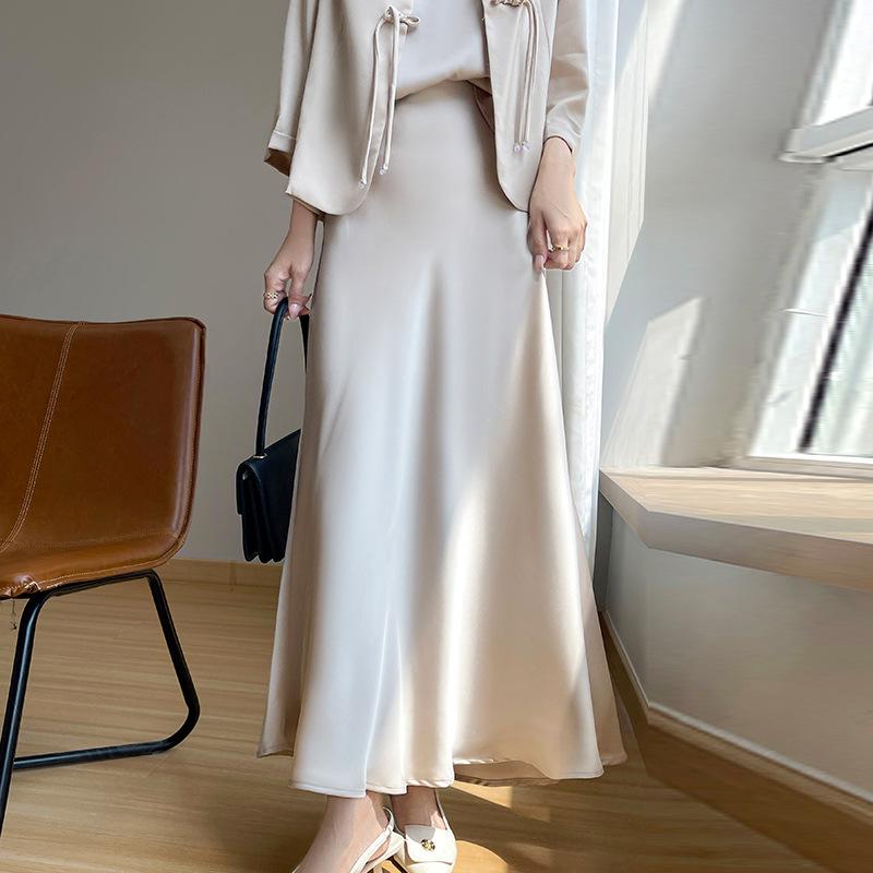 

Юбка-рыбий хвост на бедрах: Юбка А-силуэта с завышенной талией из атласа весна/лето 2025 г. Extra Large шампанского