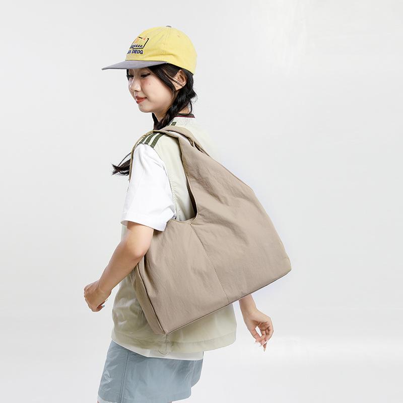 Large capacity bag women's fashion casual simple shoulder underarm bag niche design commuter bag
