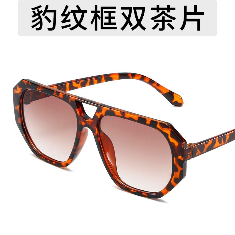 

Модные солнцезащитные очки в крупной оправе, солнцезащитные очки с градиентным переходом цвета. One Size коричневый