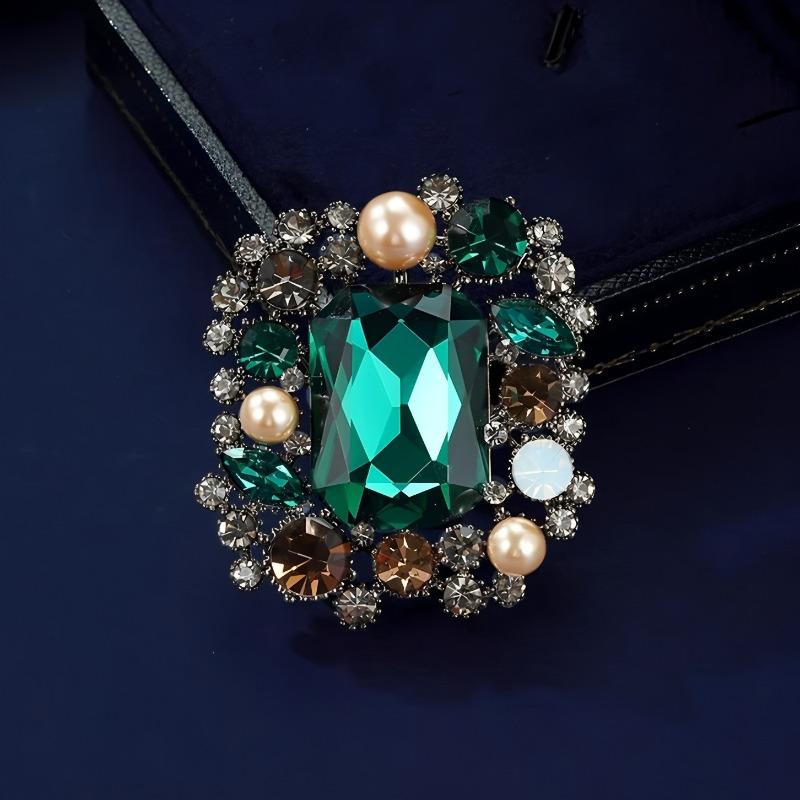 Retro Court Brooch, High-end Women's Design Sense, Niche Exquisite Brooch, Elegant and Luxurious Brooch