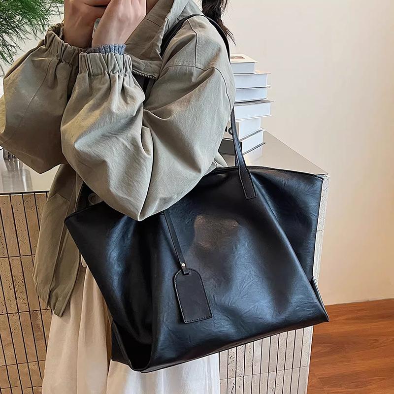 

Простая ретро большая вместимость осень и зима новая сумка-тоут 2025 женская мода для поездок на работу взрывная повседневная сумка через плечо No specification чёрный