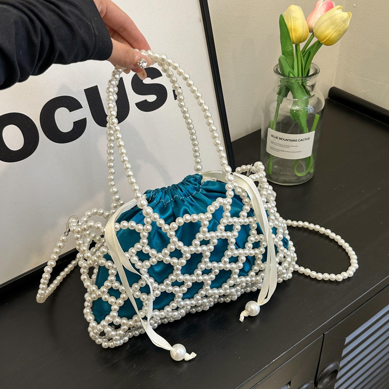 

Полая сумка из жемчуга феи новая нишевая контрастная плетеная сумка высокой ценности ручной работы с бисером one size fits all белый