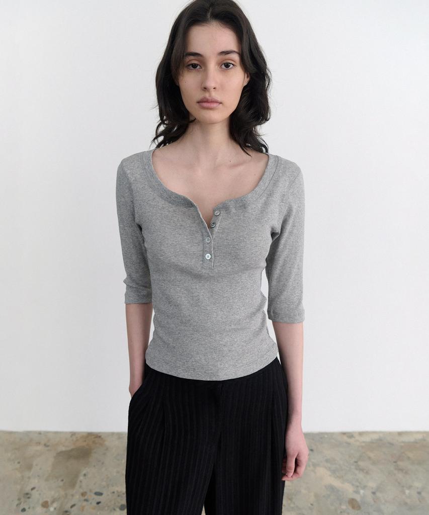 ANDNEEDS Kaylee 3/4 Henry Neck Tee (Melange Gray)