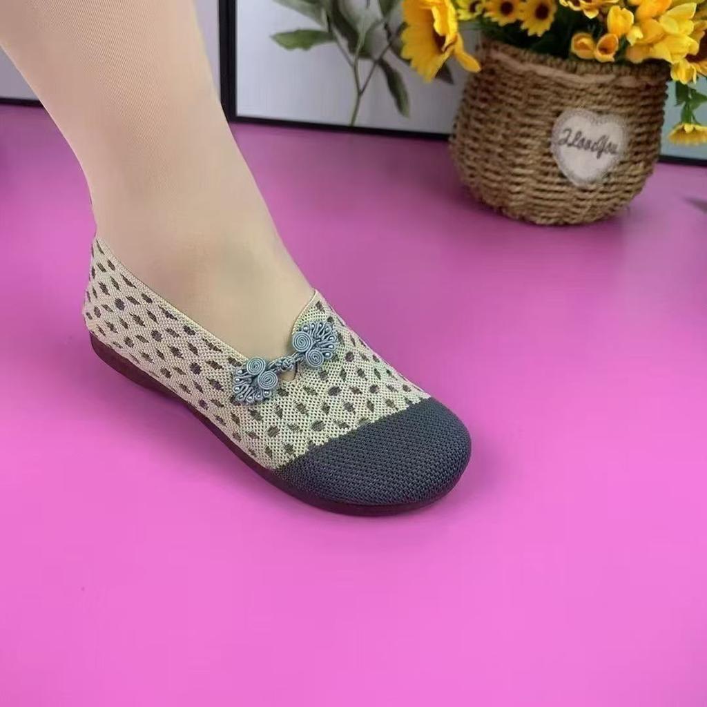 New cloth shoes overfitting mother shoes soft sole comfortable breathable fly-woven women's square dance shoes