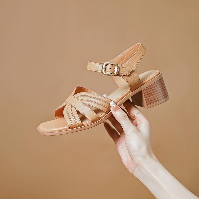 Новое поступление женские сандалии 2024 летняя мода натуральная кожа толстые каблуки — фото 4