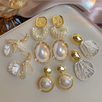 French Pearl Oval Shell Earrings White Flower High-end Stud Earrings Fashion Temperament Light Luxury Earrings Women