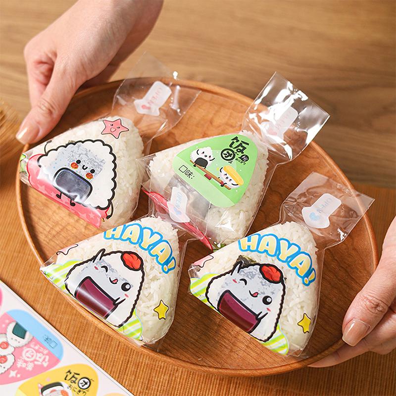 50 ks Kreslený pro trojúhelníkový obal na rýžovou kouli Nori Onigiri Sushi sáček se 2 formičkami na onigiri a 50 nálepkami Forma na výrobu sushi