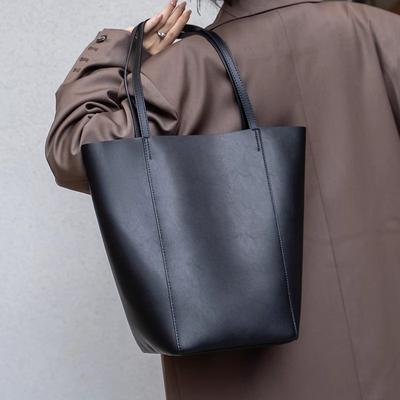 Large Capacity Tote Bag, Women's Leather New Style, Simple and Versatile, Cowhide Shoulder Bag, Fashionable Commuting Bucket Bag