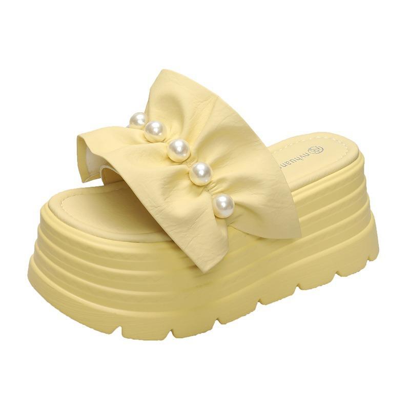 Fairy wind pearl thick-soled cool slippers women summer wear ins tide 2025 new fashion flat beach shoes